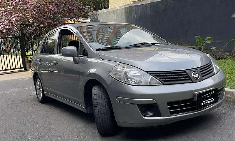 Nissan Tiida Sedan A...