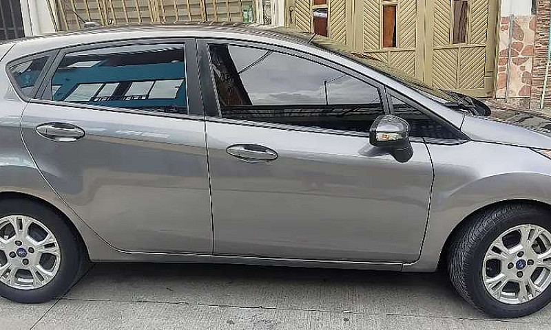 Vendo Ford Fiesta Se...