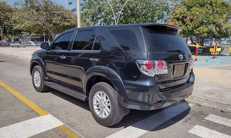 Toyota Fortuner 4*4-...