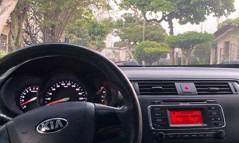 Vendo Kia Rio R...