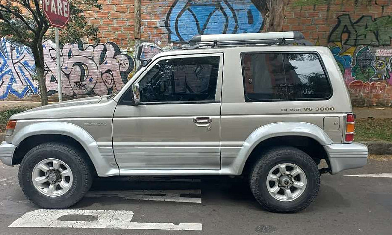 Montero Mitsubishi V...