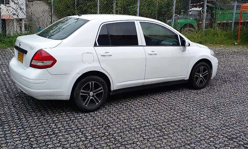Vendo Nissan Tida Mo...