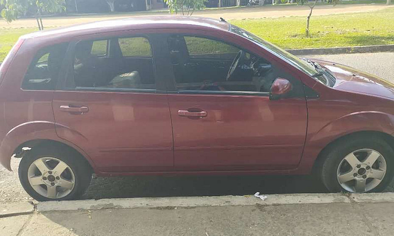 Vendo Ford Fiesta Su...