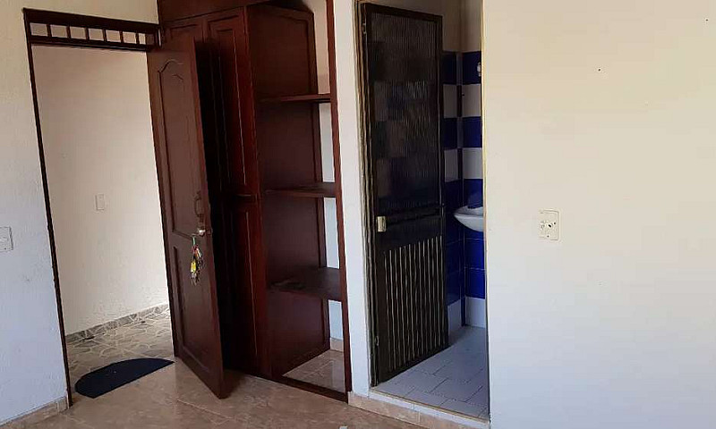 Se Arrienda Habitaci...