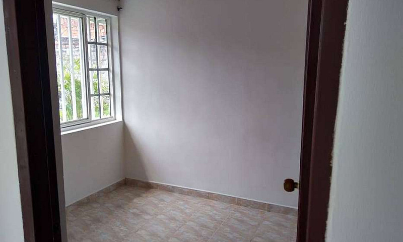 Se Alquila Casa En Q...
