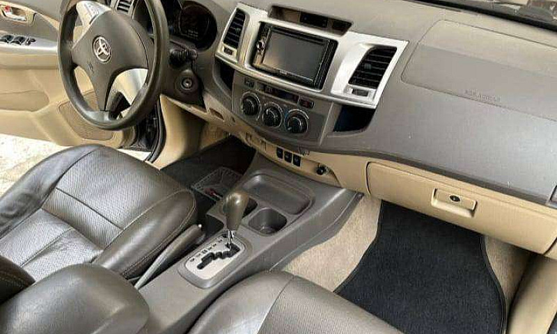 Toyota Fortuner 4X2 ...