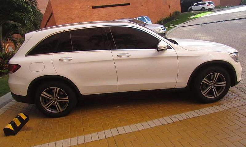 Mercedes Benz Glc300...