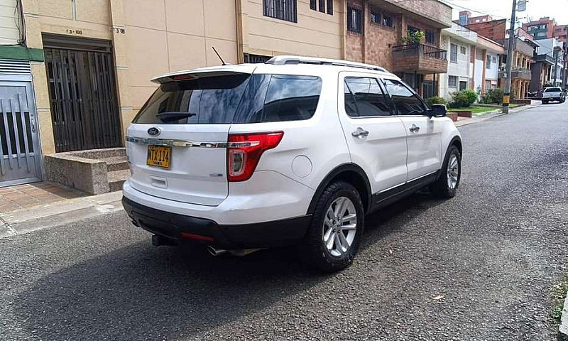 Ford Explorer Limite...