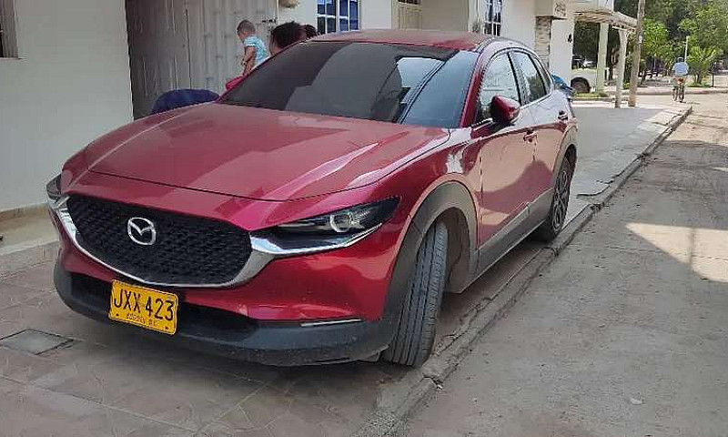 Vendo Mazada Cx30...