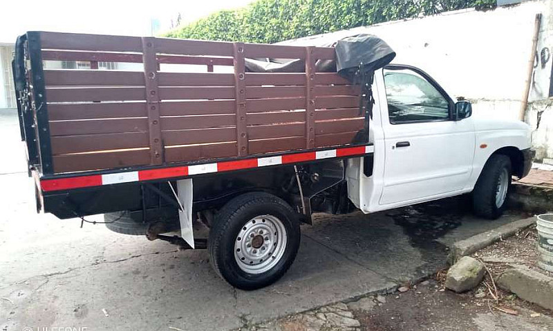 Camioneta Mazda B220...