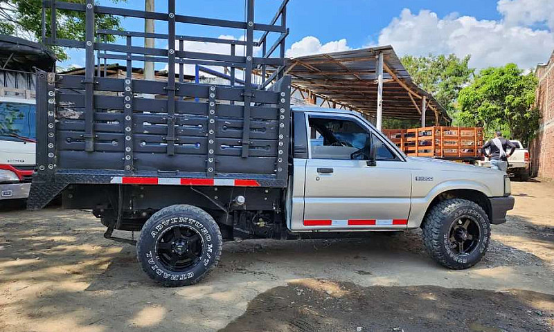 Vendo Hermosa Mazda ...