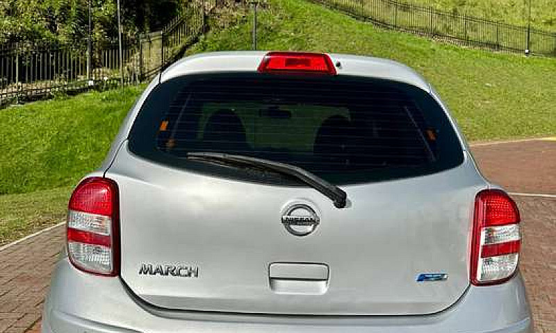Hermoso Nissan March...