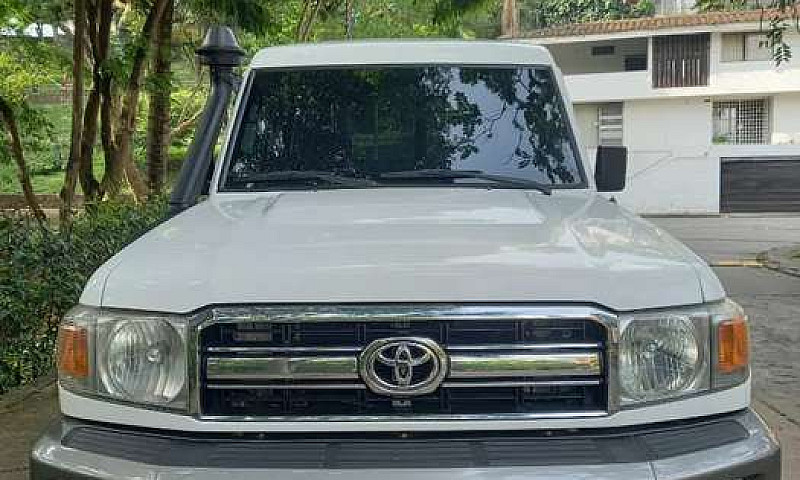 Toyota Land Cruiser ...