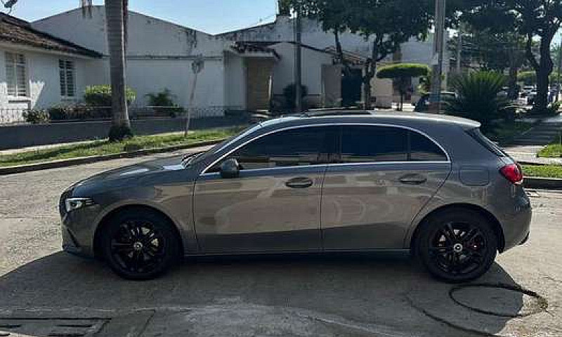 Mercedes Benz A200...