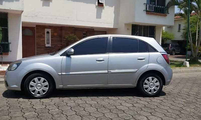 Carro Kia  Única Due...