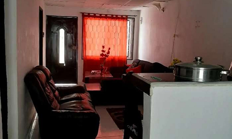 Arriendo Casa...