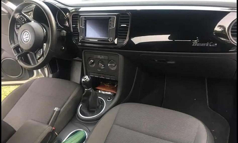 Volkswagen New Beetl...