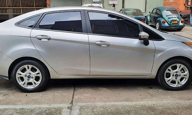 Ford Fiesta Modelo 2...