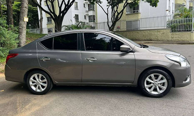 Nissan Versa Advance...