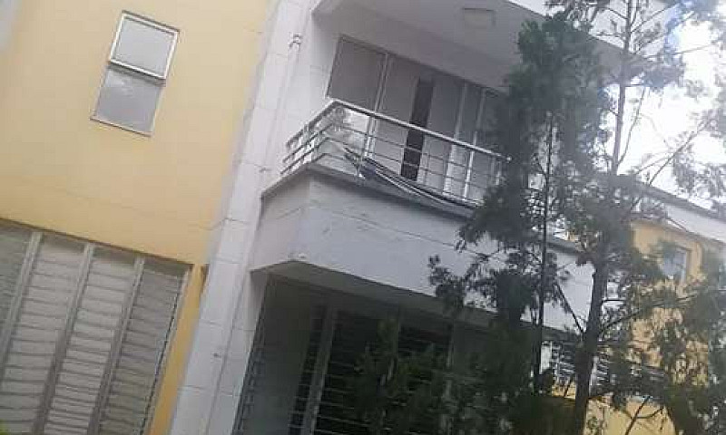 Casa En Conjunto Cer...