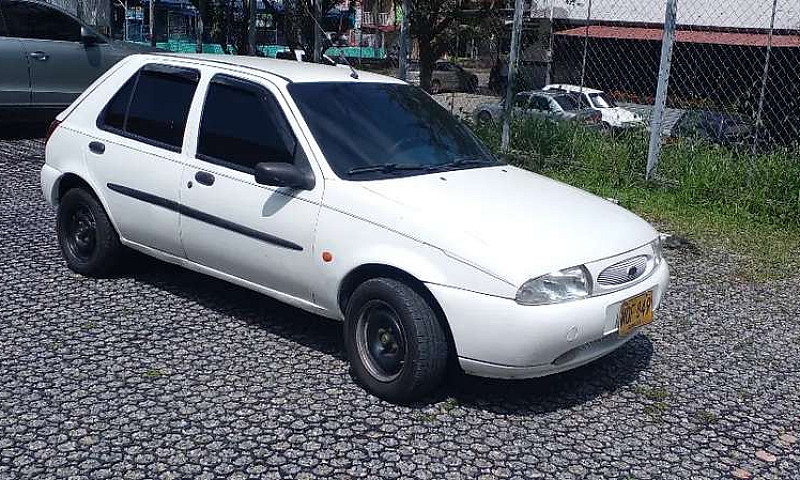 Vendo Automóvil Ford...