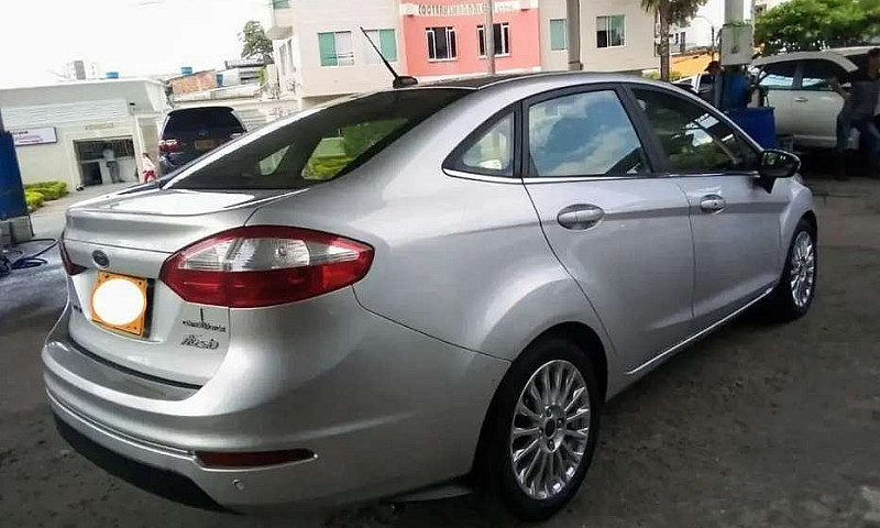 Ford Fiesta Titanium...