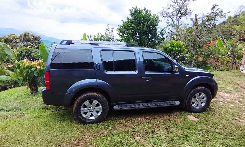 Nissan Pathfinder...