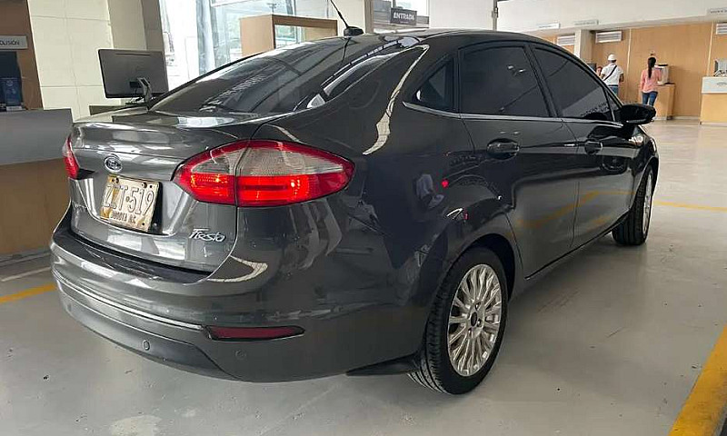 Vendo Ford Fiesta Ti...