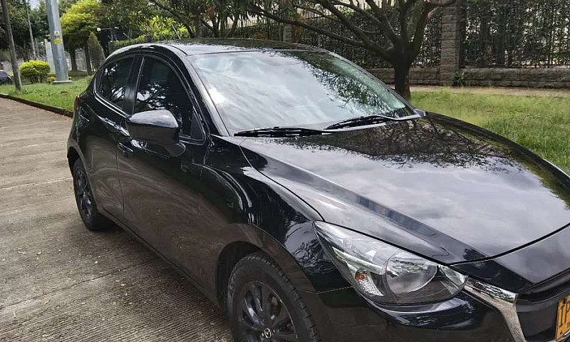 Espectacular Mazda 2...
