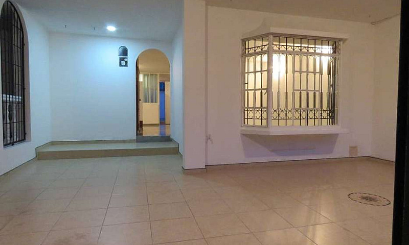 Casa Frente Al Centr...