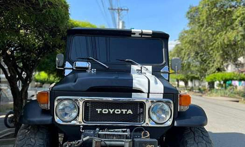Toyota Fj 40...
