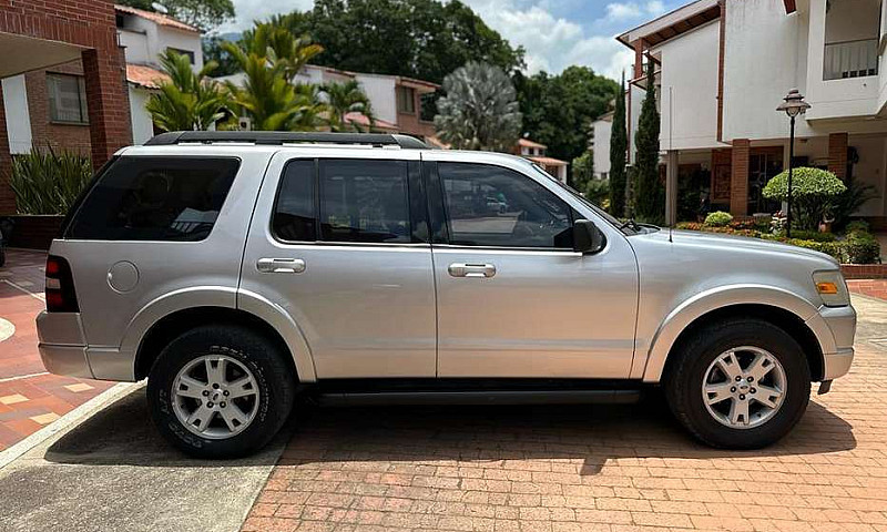 Ford Explorer Xlt 4X...