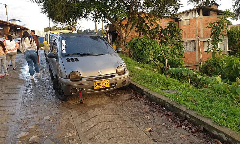 Vendo Hermoso Twingo...