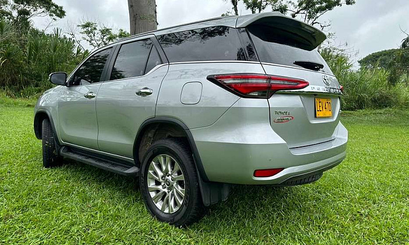 Toyota Fortuner Srv ...