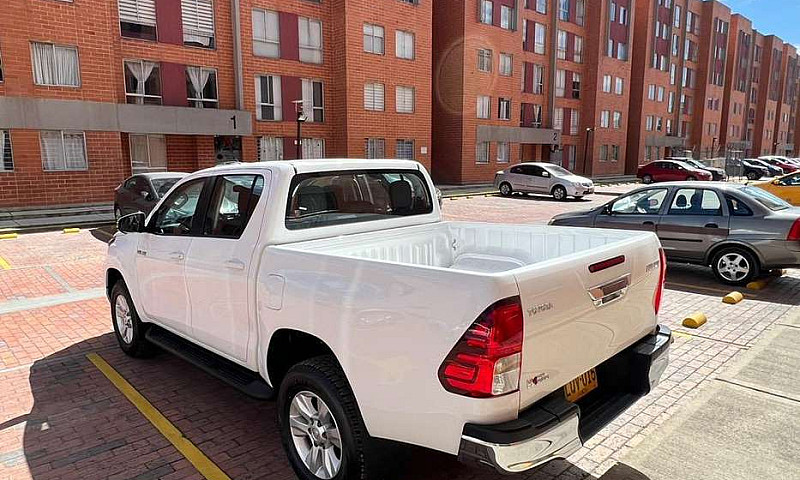 Hilux Doble Cabina 4...