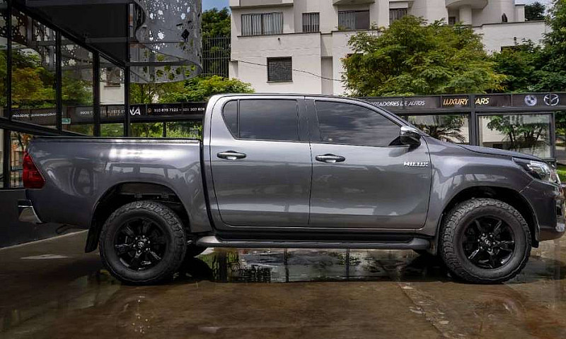 Toyota Hilux Srv...