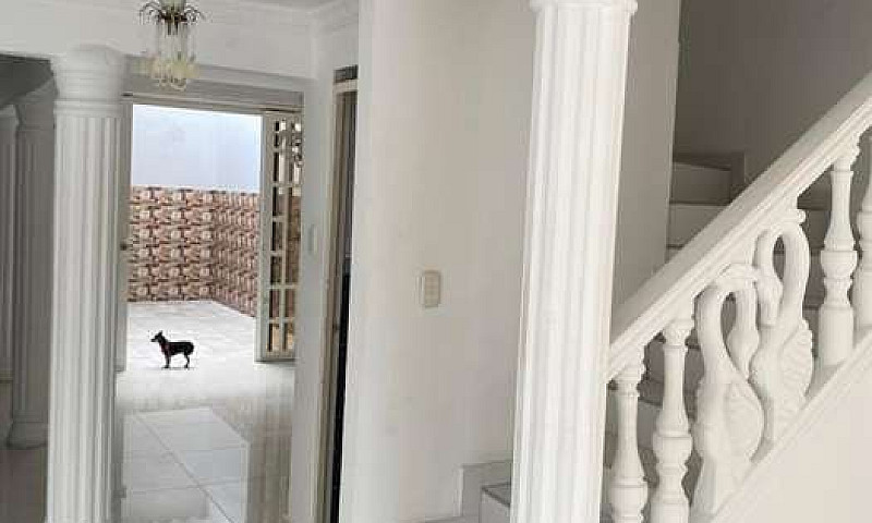 Se Vende Casa...