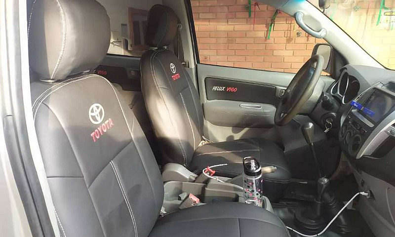 Vendo Toyota Hilux...