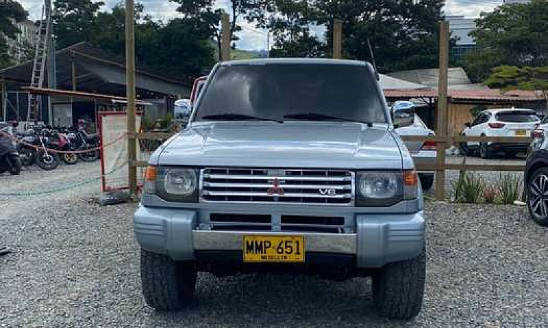 Mitsubishi Montero 3...