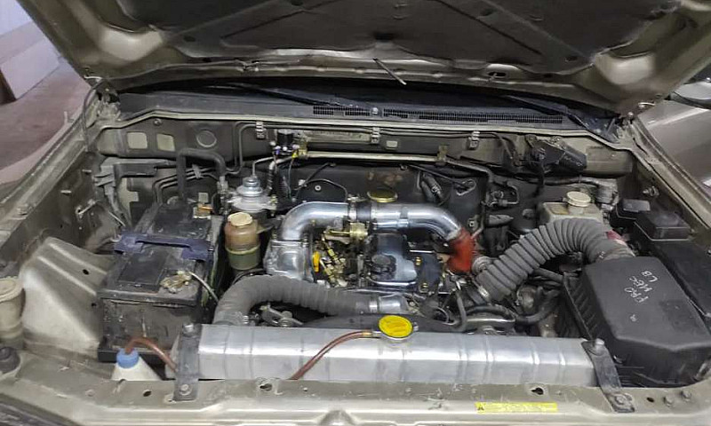 Mitsubishi Montero M...