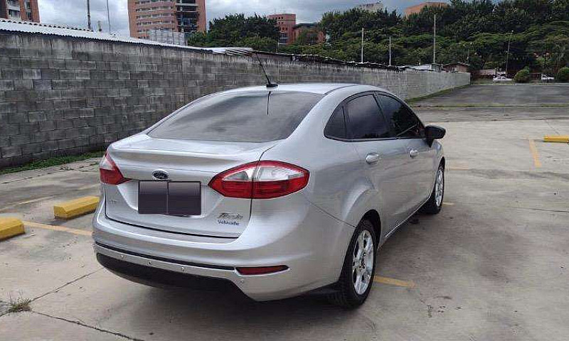 Ford Fuesta Sedan 20...