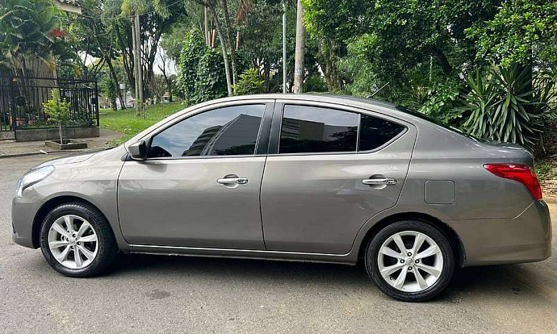 Nissan Versa Advance...