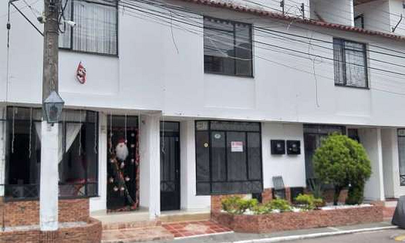 Venta De Casa Amplia...