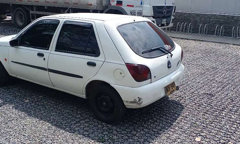 Vendo Automóvil Ford...
