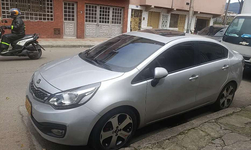 Vendo Kia Rio 2015...