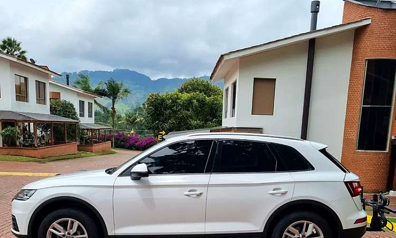 Audi Q5 Attraction 2...