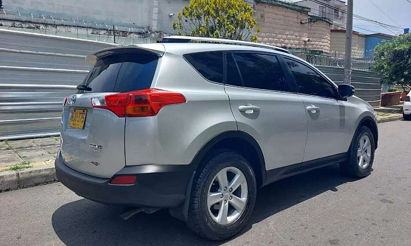 Vendo Toyota Rav4 Mo...