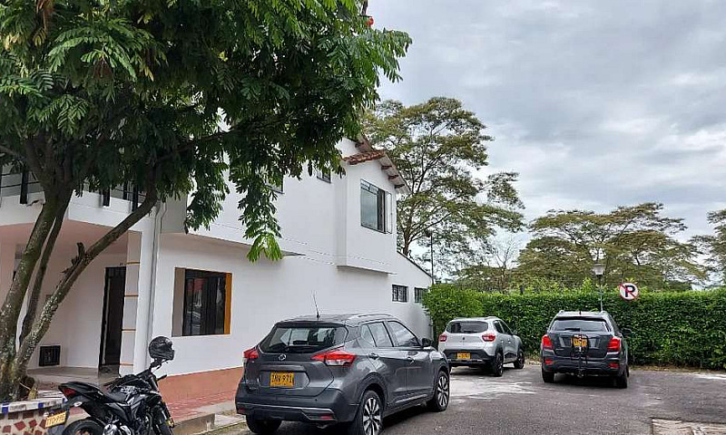 Se Vende Casa...