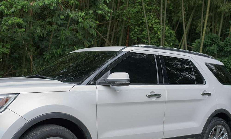 Camioneta Ford Explo...