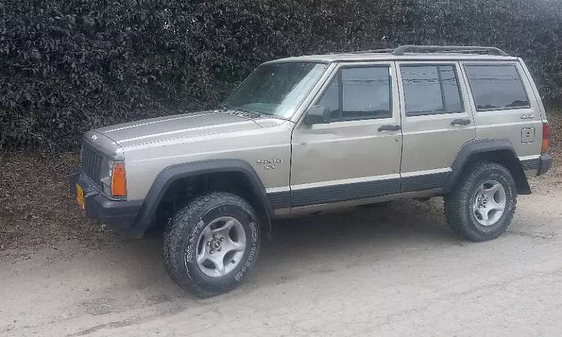 Jeep Cherokee Laredo...